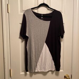 Brand New Ayifu Colorblock Top…size XL